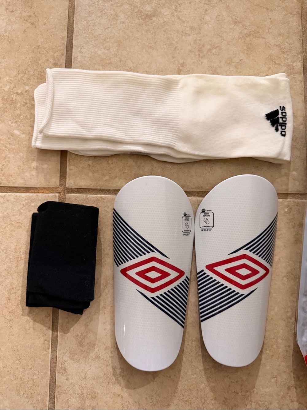 Umbro Rift Slip-In Shin Guards + Sleeves – Size Large